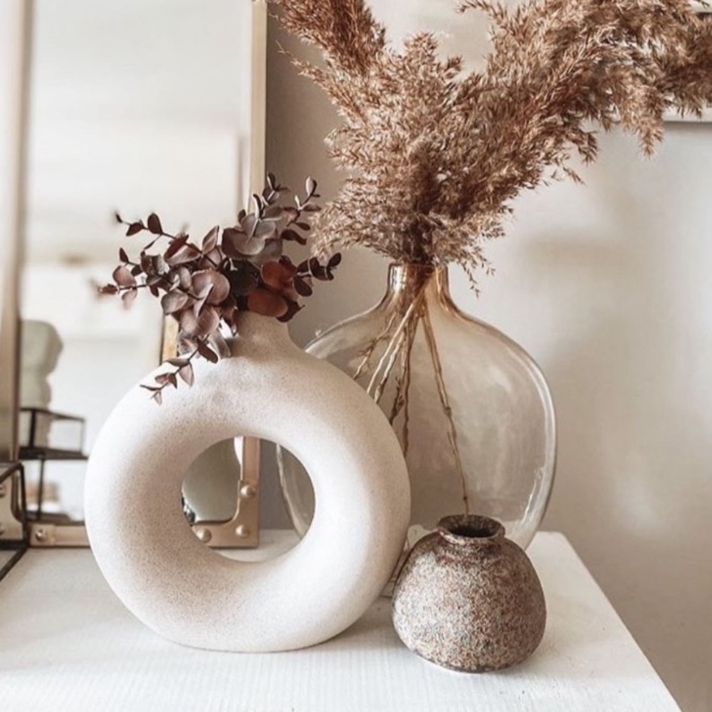 Small H&M Beige Donut Vase